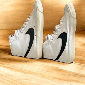 Nike Women's White and Black Blazer Mud 77 ..High-Top Sneakers. Size 9
